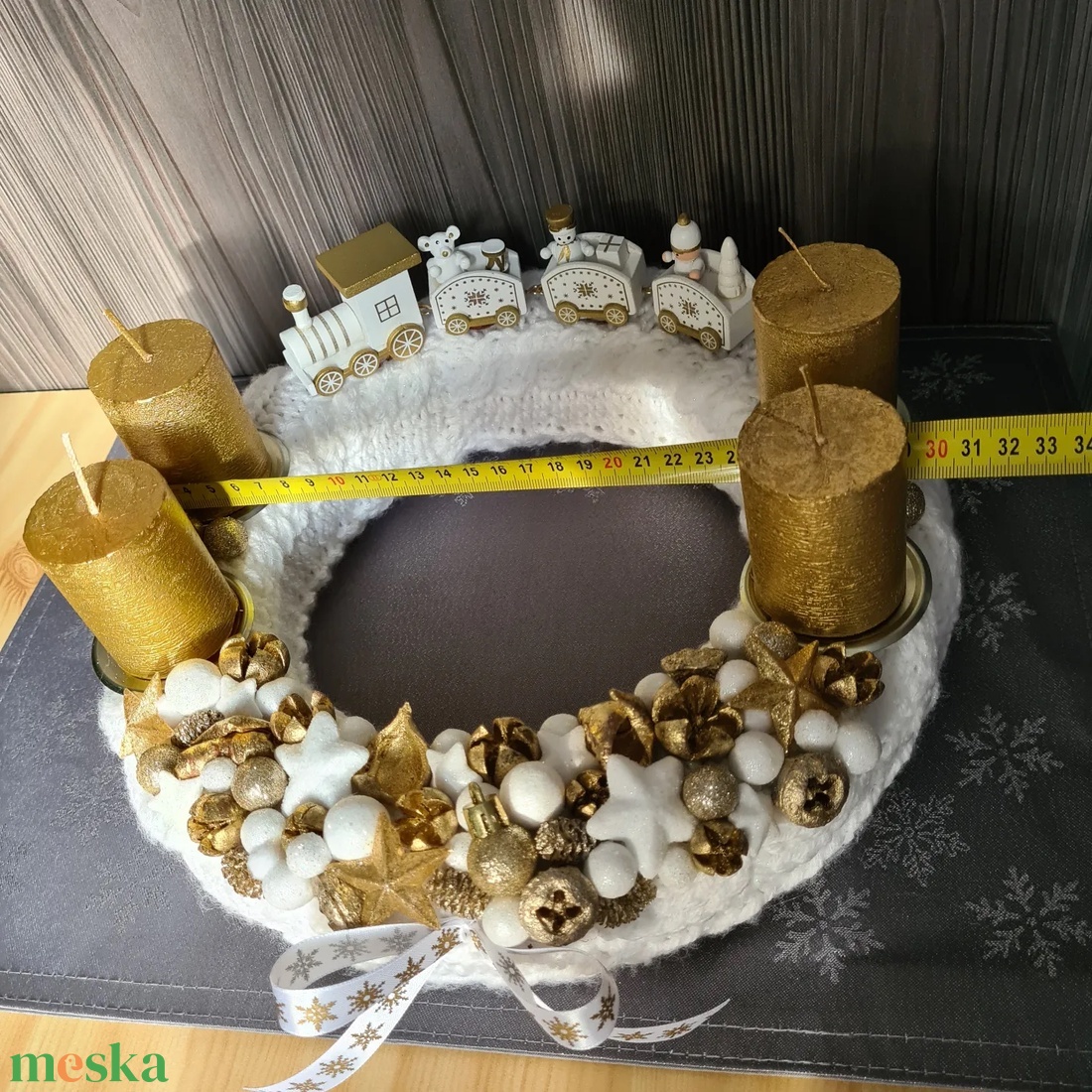 Arany-fehér vonatos adventi koszorú - otthon & életmód - dekoráció - ajtó- és ablak dekoráció - ajtódísz & kopogtató - Meska.hu