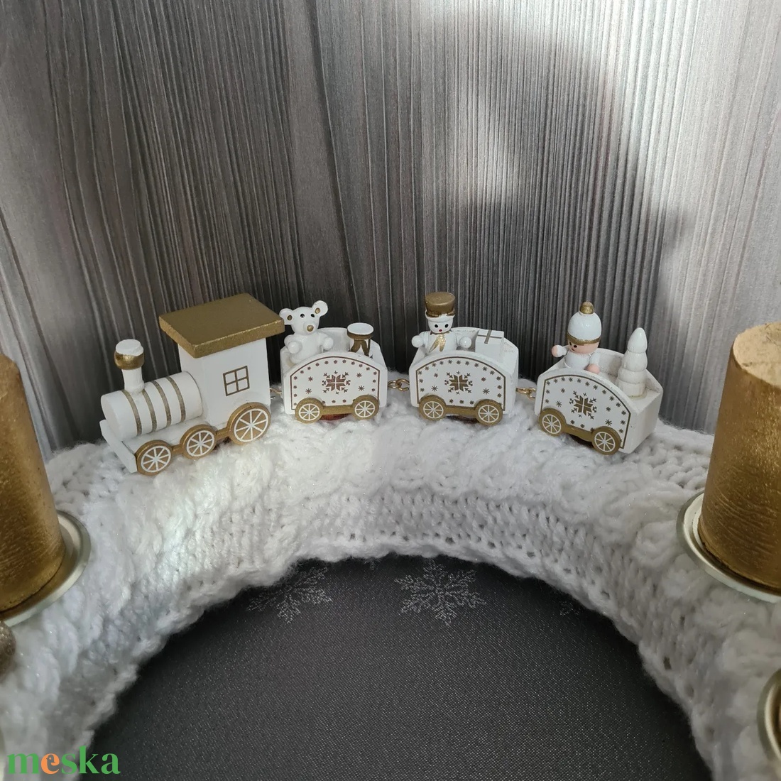 Arany-fehér vonatos adventi koszorú - otthon & életmód - dekoráció - ajtó- és ablak dekoráció - ajtódísz & kopogtató - Meska.hu