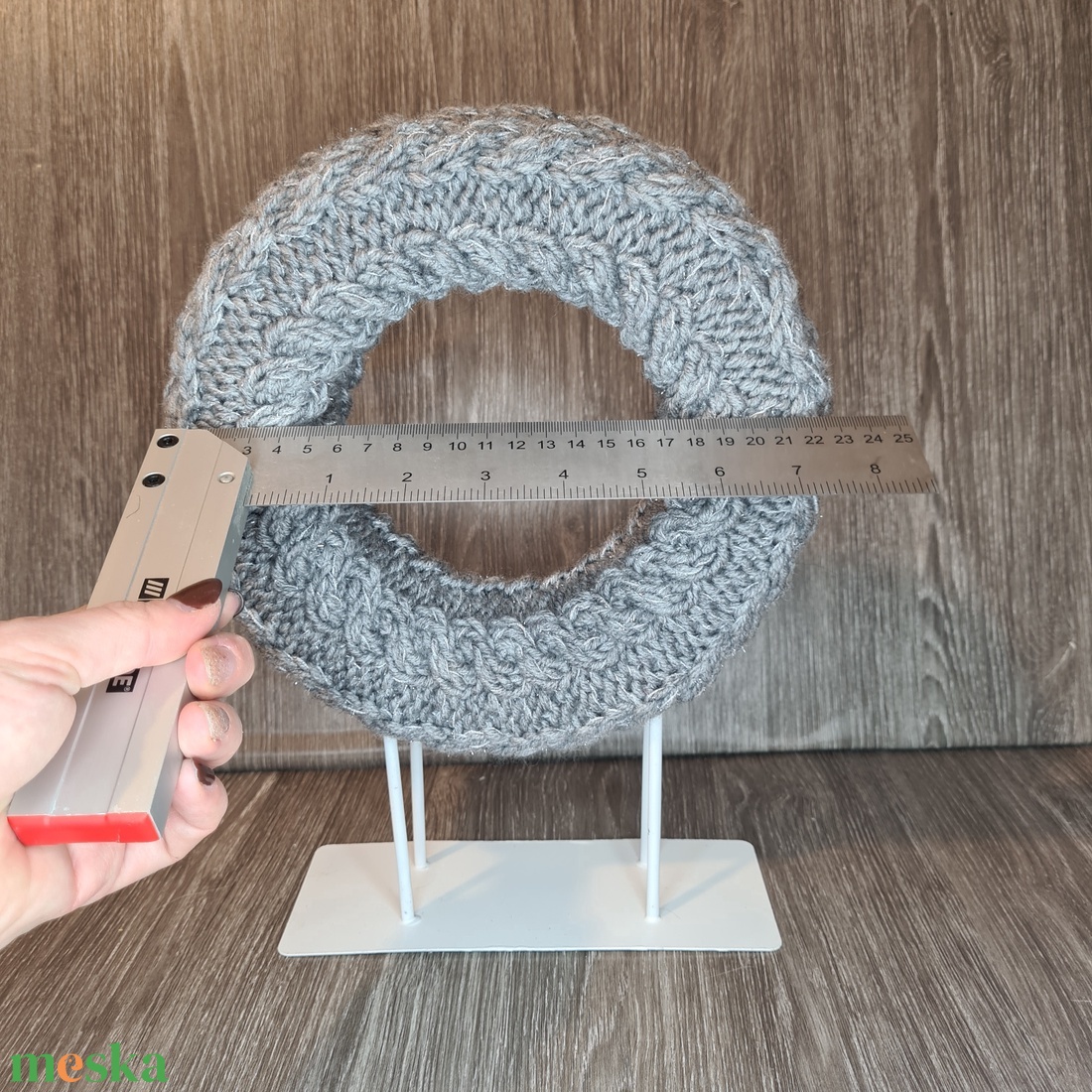 Kötött koszorúalap csavart mintával - kellékek & szerszámok - dekorációs kellékek - koszorú, koszorúalap - Meska.hu