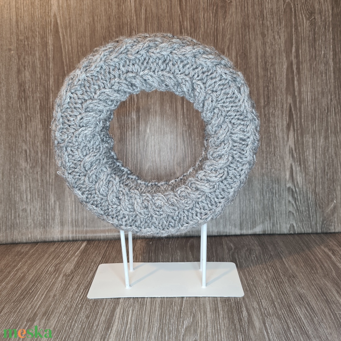 Kötött koszorúalap csavart mintával - kellékek & szerszámok - dekorációs kellékek - koszorú, koszorúalap - Meska.hu