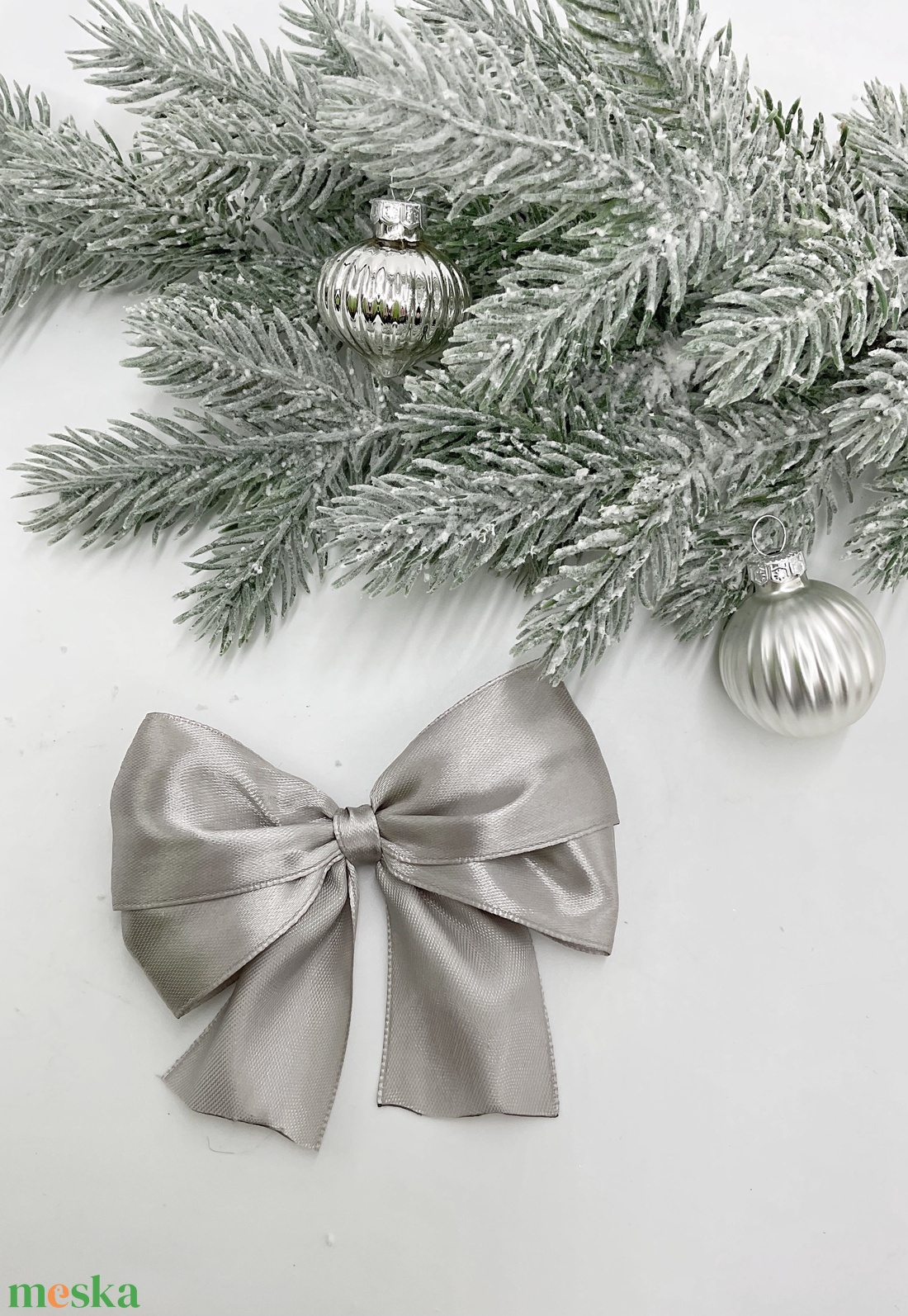 Szatén masni világos ezüst - karácsony - karácsonyi lakásdekoráció - karácsonyfadíszek - Meska.hu
