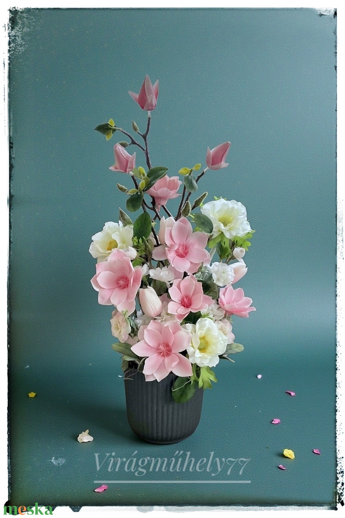 Tavaszi asztaldísz magnóliával - otthon & életmód - virágdekoráció - virágdíszek - asztali virágdísz - Meska.hu