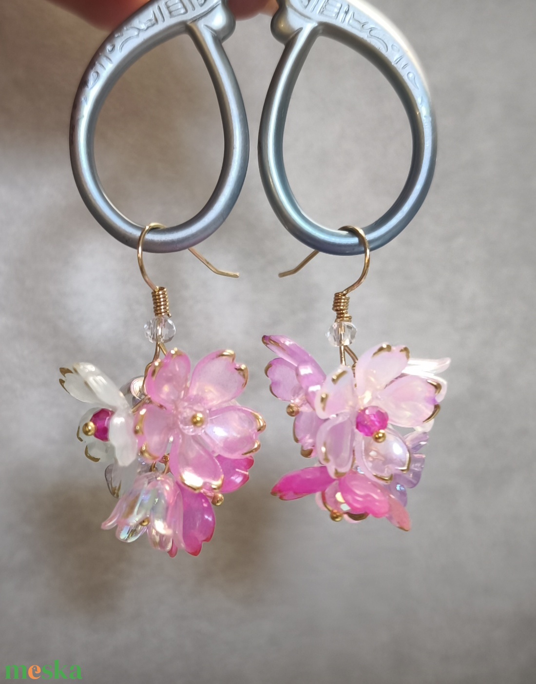 Virágos tavaszi fülbevaló - ékszer - fülbevaló - lógó fülbevaló - Meska.hu