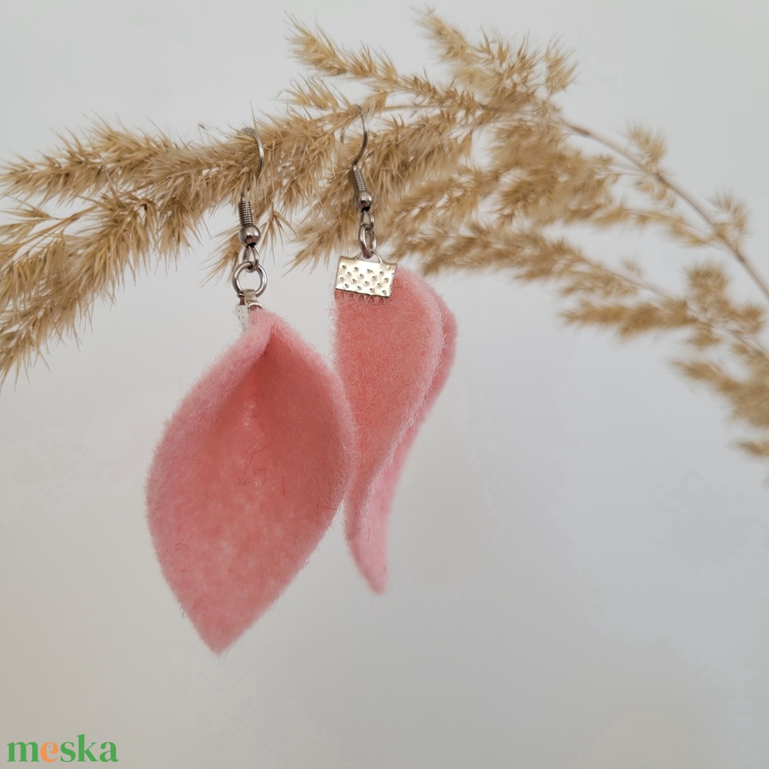 Tündérlevél fülbevaló - világosrózsaszín - ékszer - fülbevaló - lógó fülbevaló - Meska.hu