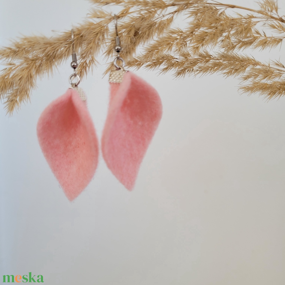 Tündérlevél fülbevaló - világosrózsaszín - ékszer - fülbevaló - lógó fülbevaló - Meska.hu