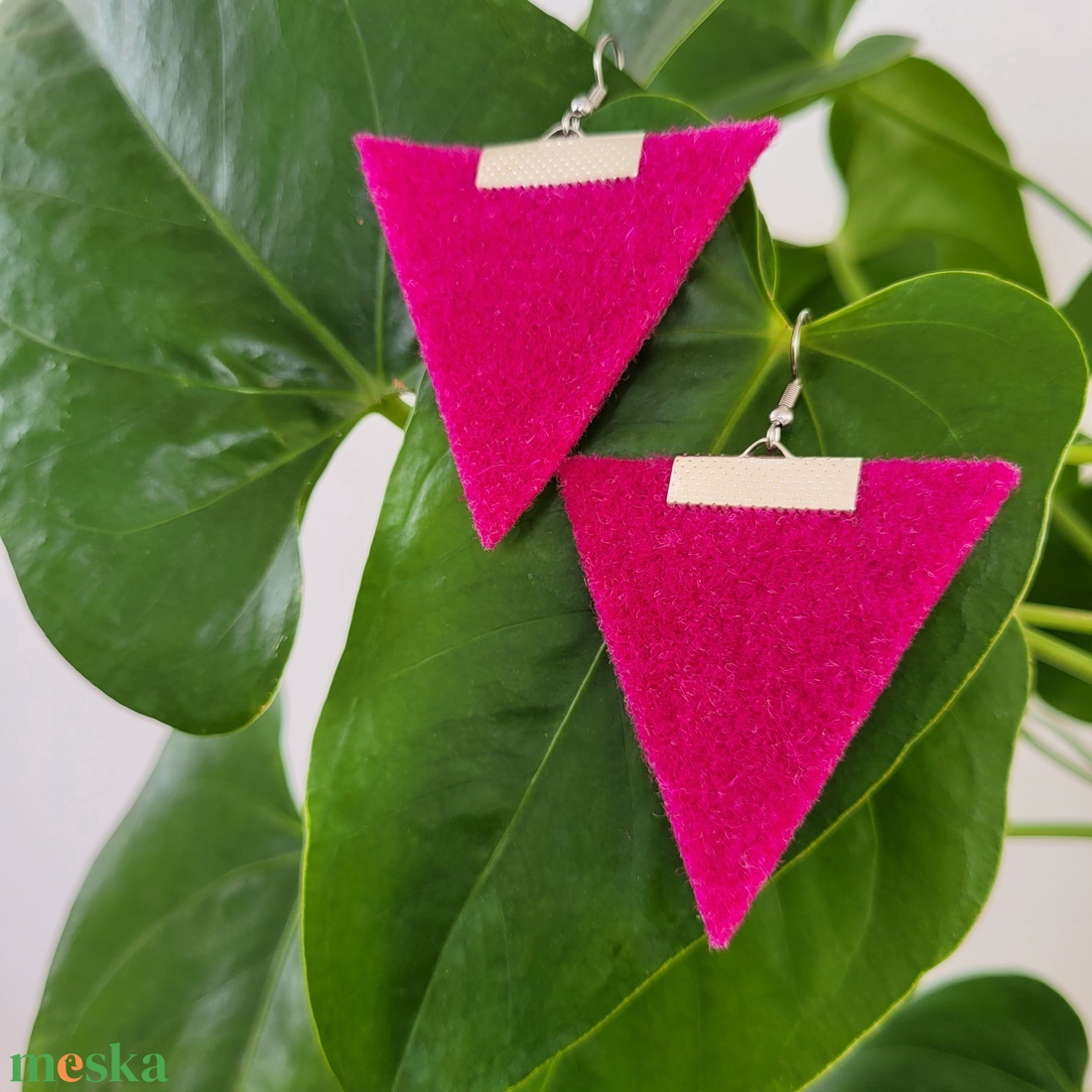 Háromszög fülbevaló, rózsaszín - ékszer - fülbevaló - lógó fülbevaló - Meska.hu