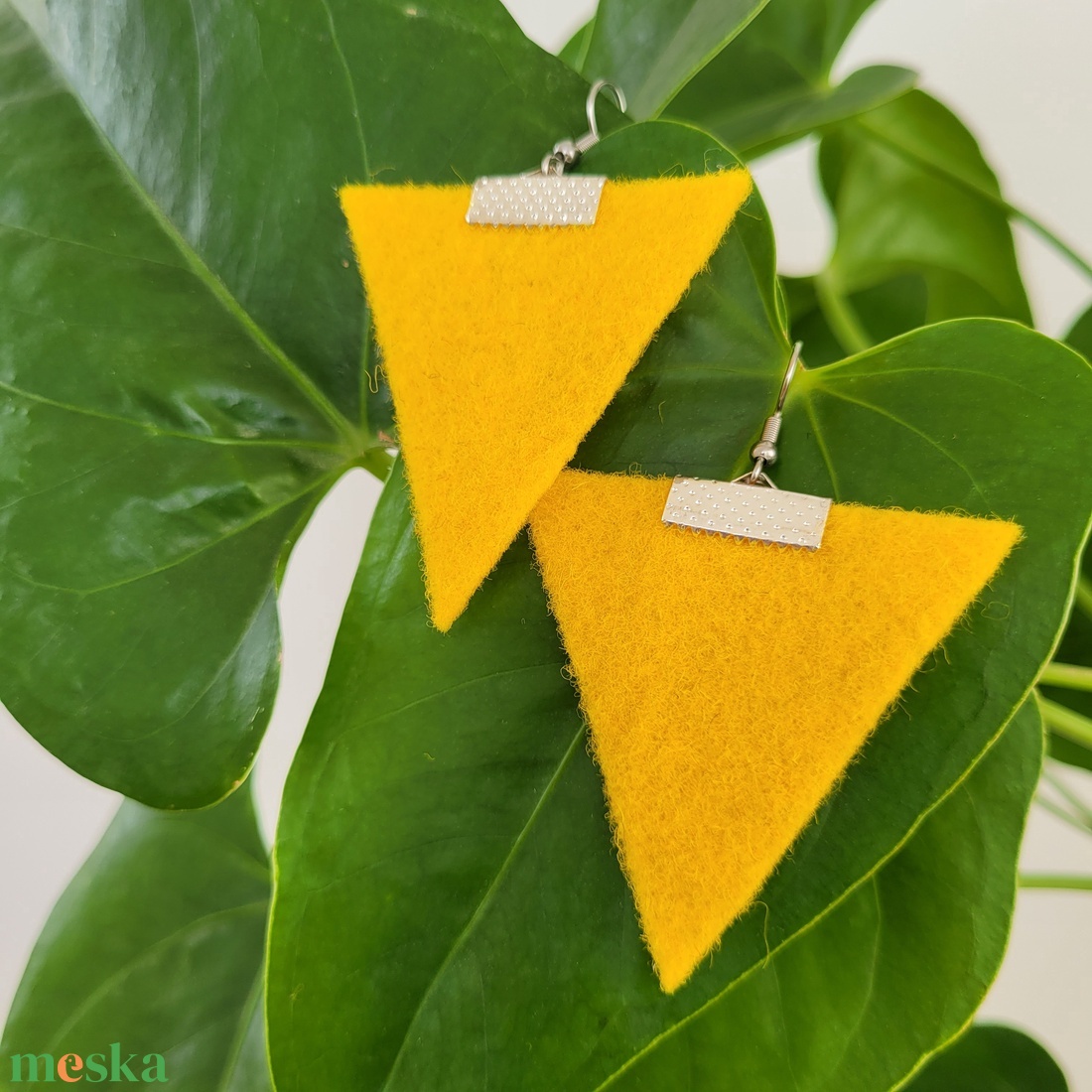 Háromszög fülbevaló, citromsárga - ékszer - fülbevaló - lógó fülbevaló - Meska.hu