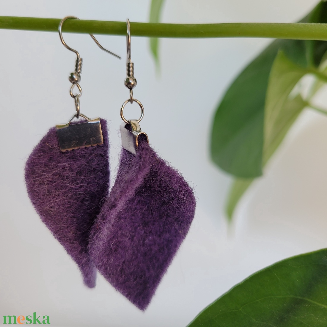 Tündérlevél fülbevaló- lila - ékszer - fülbevaló - lógó fülbevaló - Meska.hu