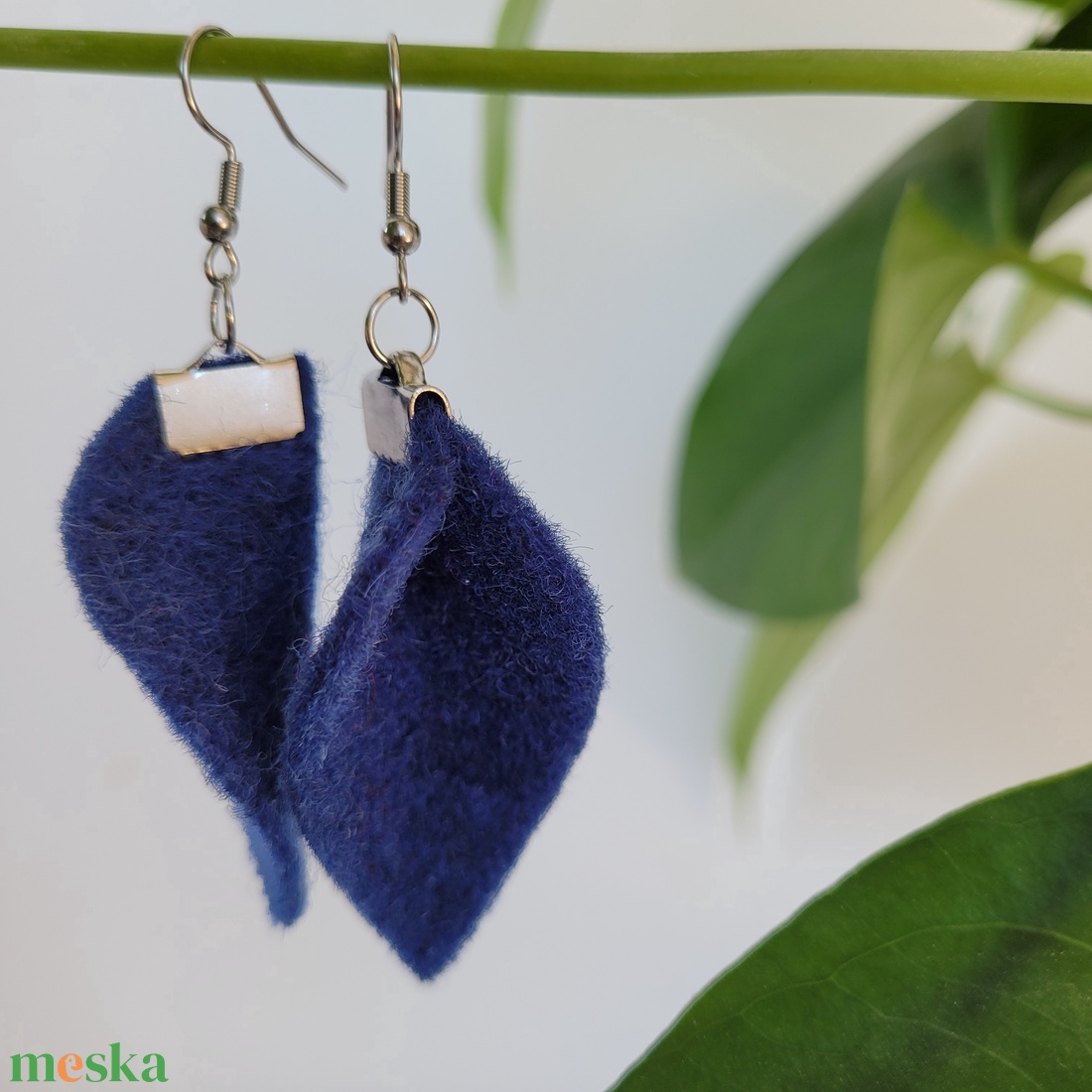 Tündérlevél fülbevaló- sötétkék  - ékszer - fülbevaló - lógó fülbevaló - Meska.hu