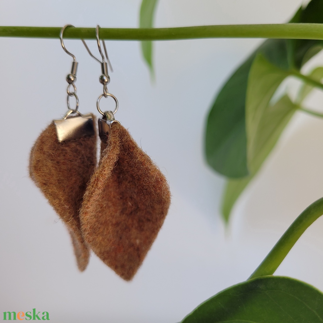 Tündérlevél fülbevaló- barna - ékszer - fülbevaló - lógó fülbevaló - Meska.hu