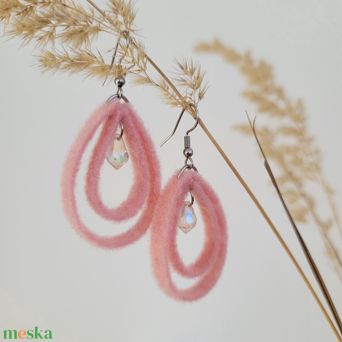 Gyöngyös cseppecskék fülbevaló- világos rózsaszín  - ékszer - fülbevaló - lógó fülbevaló - Meska.hu