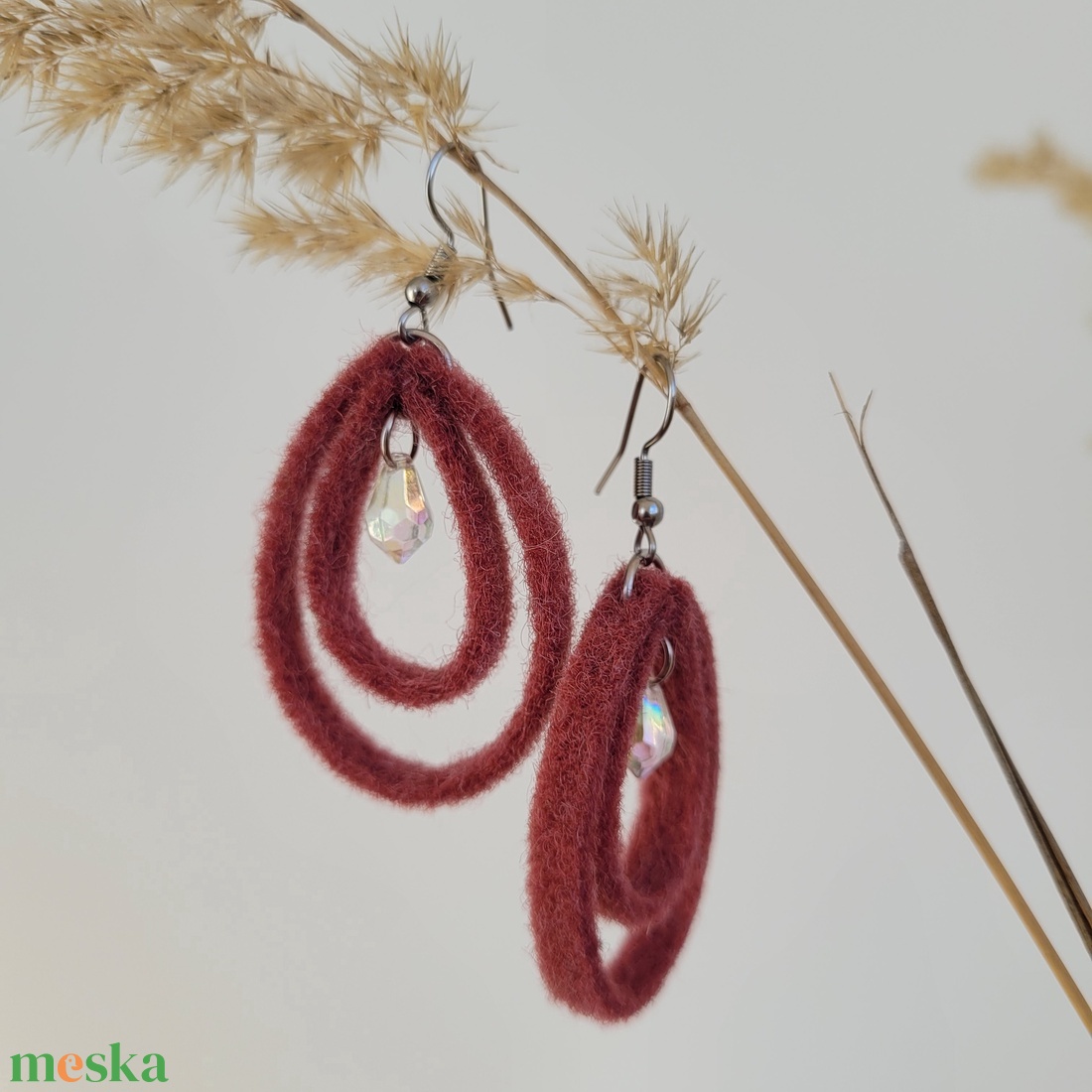 Gyöngyös cseppecskék fülbevaló- lazacos rózsaszín  - ékszer - fülbevaló - lógó fülbevaló - Meska.hu