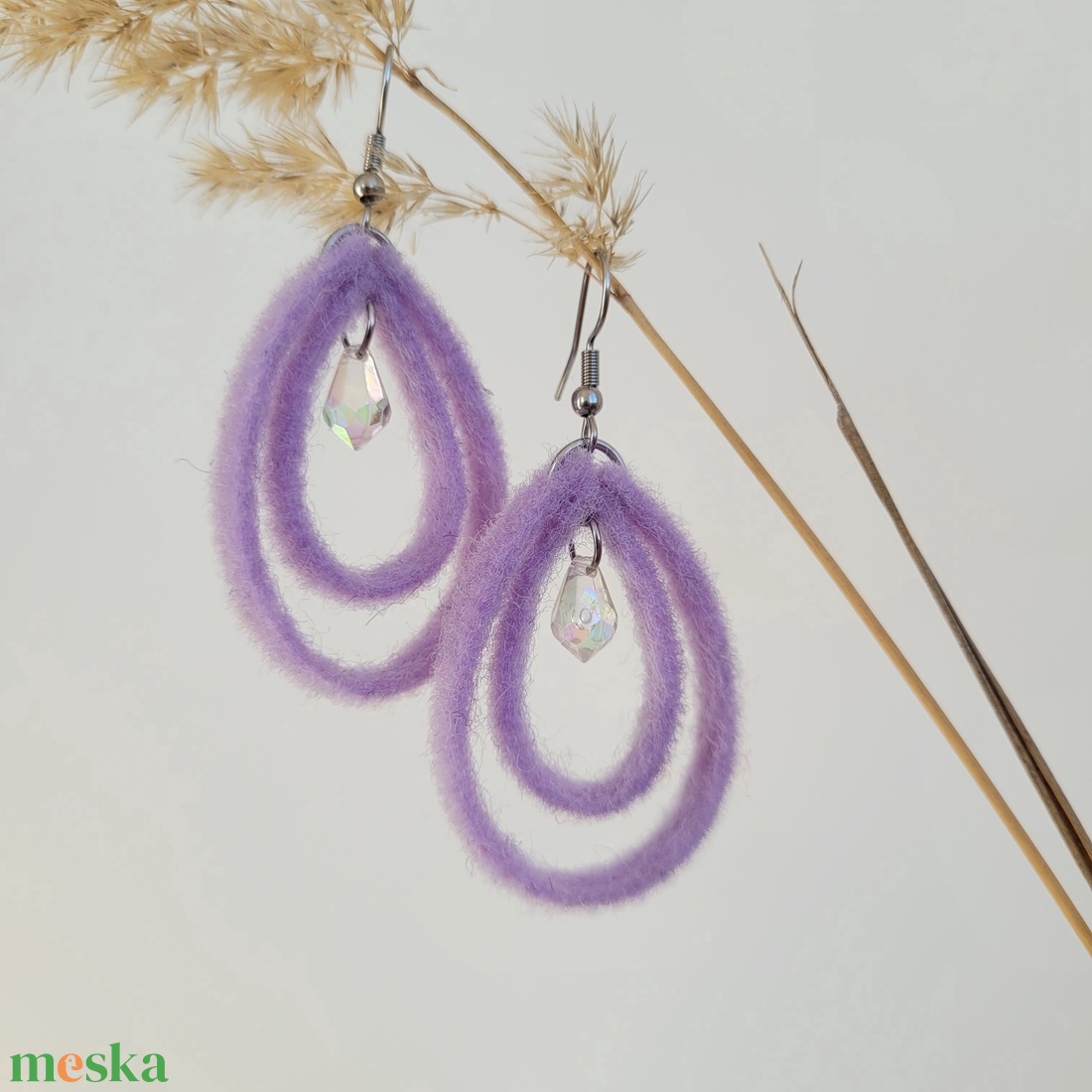Gyöngyös cseppecskék fülbevaló- világos lila - ékszer - fülbevaló - lógó fülbevaló - Meska.hu
