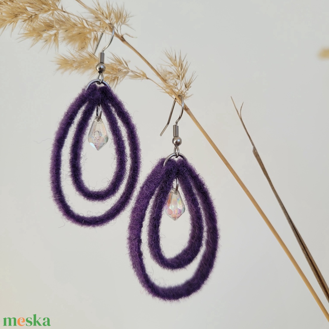 Gyöngyös cseppecskék fülbevaló-  lila hidegebb színű - ékszer - fülbevaló - lógó fülbevaló - Meska.hu
