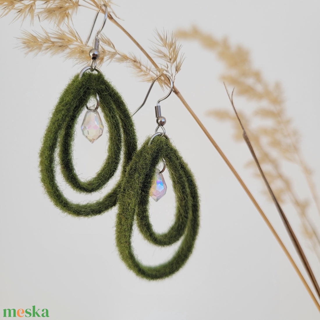 Gyöngyös cseppecskék fülbevaló-  zöld - ékszer - fülbevaló - lógó fülbevaló - Meska.hu