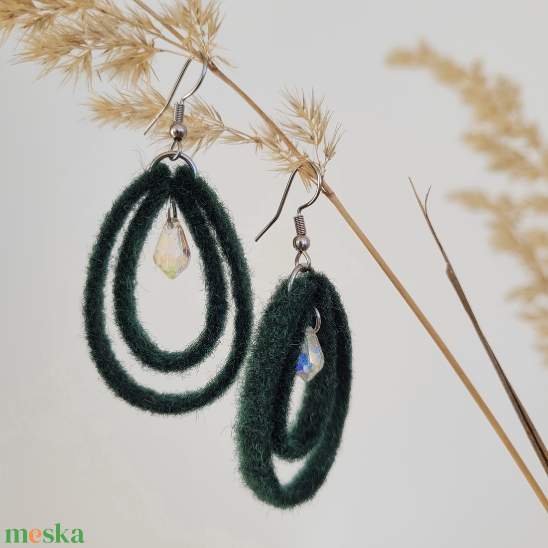 Gyöngyös cseppecskék fülbevaló-  sötétzöld - ékszer - fülbevaló - lógó fülbevaló - Meska.hu