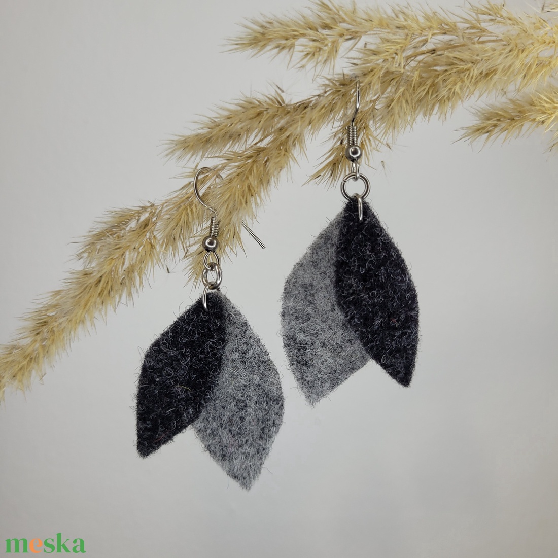 Hajnallevelek aromafülbevaló - szürke - ékszer - fülbevaló - lógó fülbevaló - Meska.hu