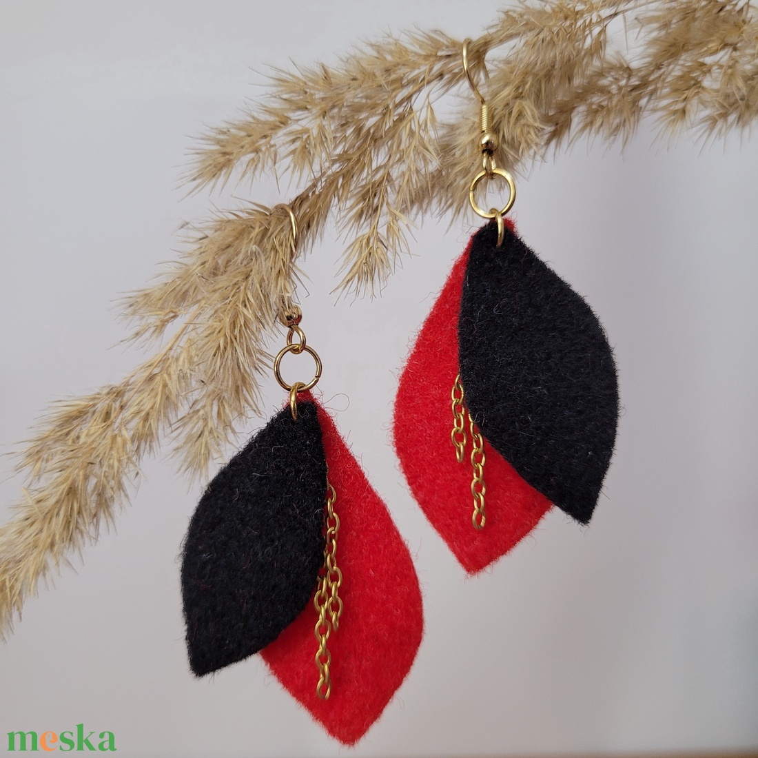 Napfénylevelek aromafülbevaló - piros, fekete - ékszer - fülbevaló - lógó fülbevaló - Meska.hu