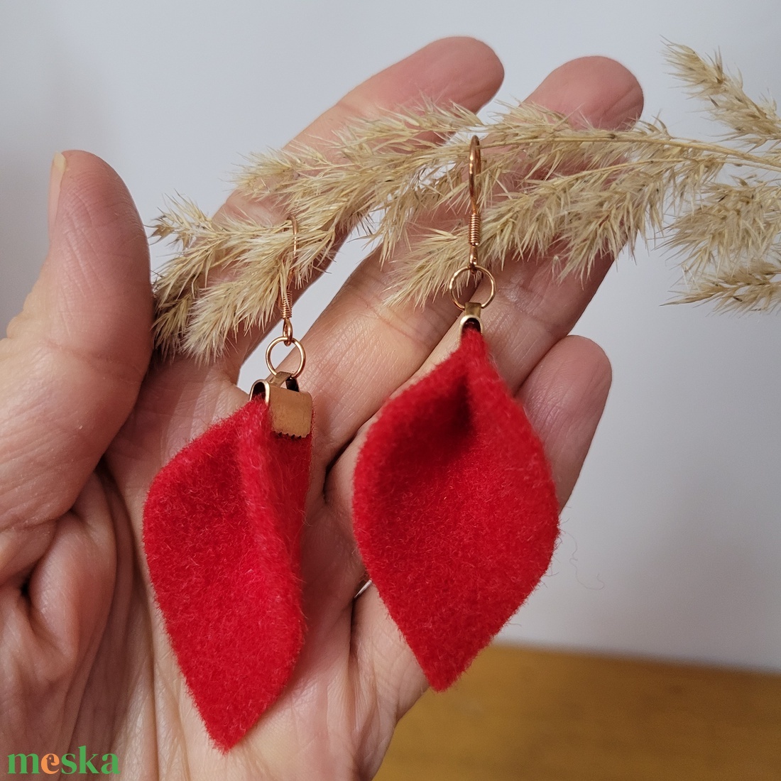 Tündérlevél aromafülbevaló- piros -rozéarany - ékszer - fülbevaló - lógó fülbevaló - Meska.hu