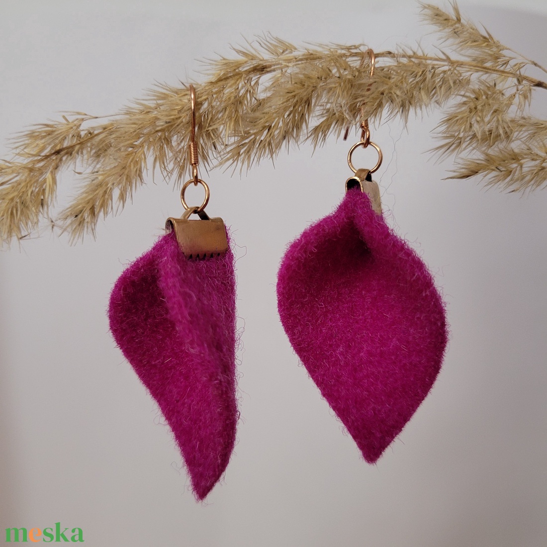 Tündérlevél aromafülbevaló- fukszia/magenta -rozéarany - ékszer - fülbevaló - lógó fülbevaló - Meska.hu
