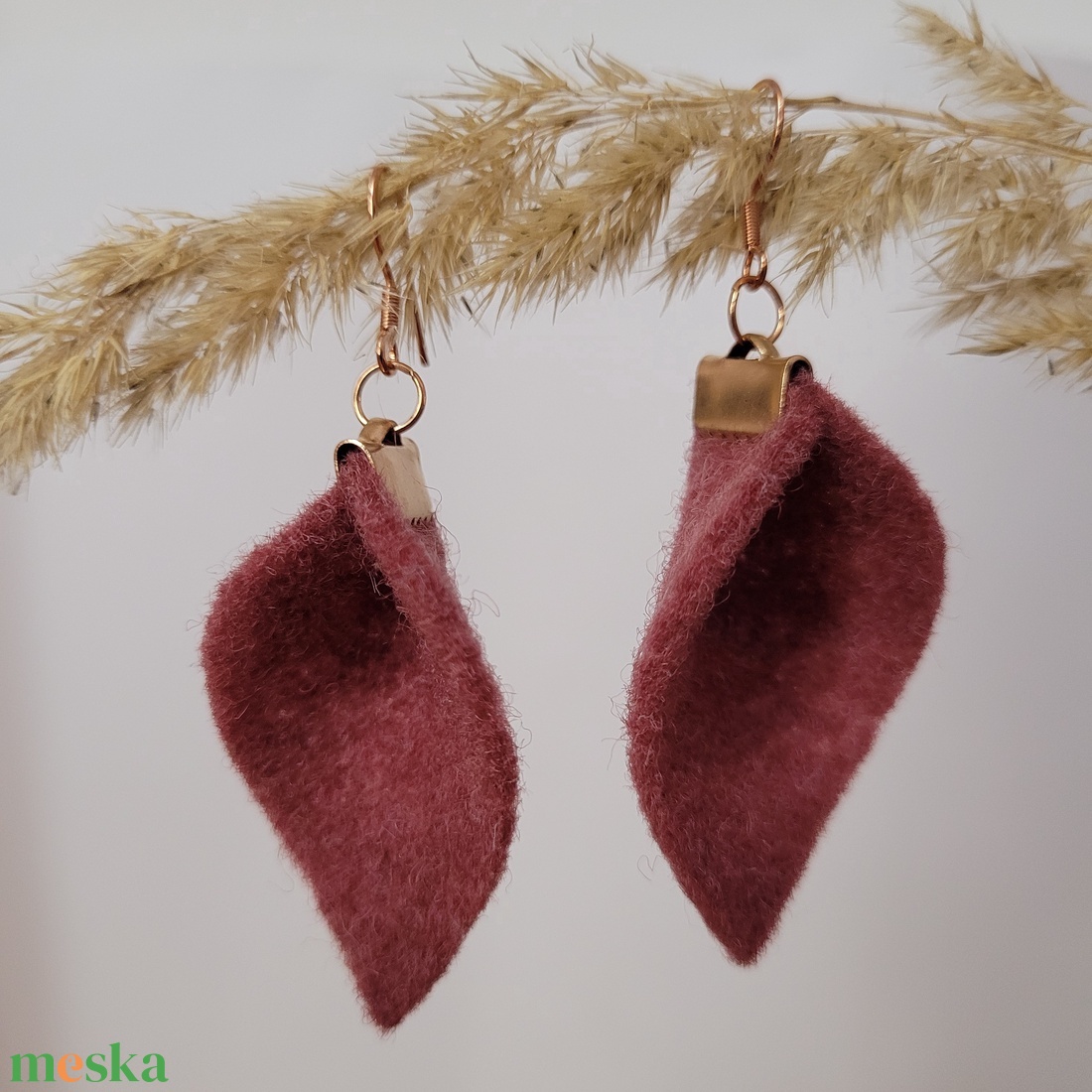 Tündérlevél aromafülbevaló- lazac -rozéarany - ékszer - fülbevaló - lógó fülbevaló - Meska.hu