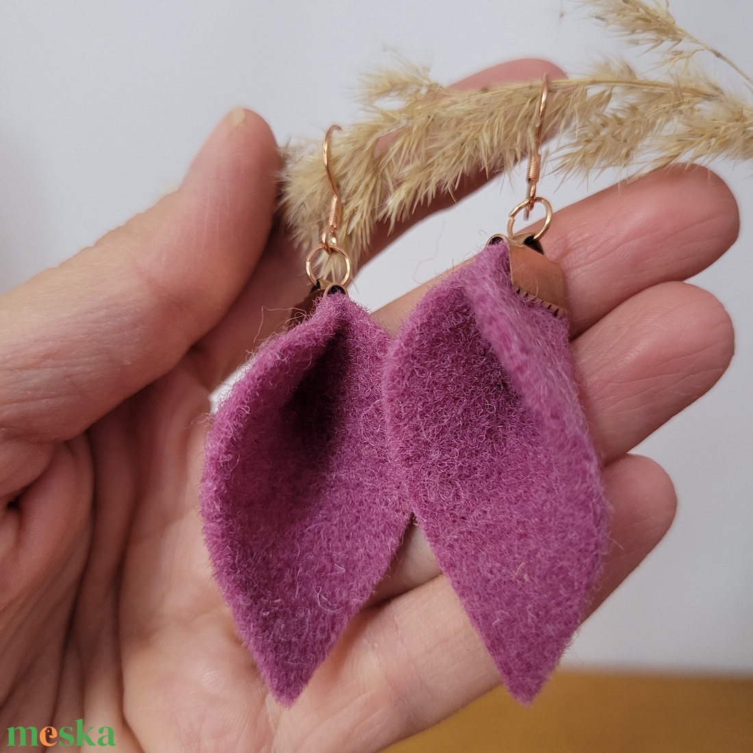 Tündérlevél aromafülbevaló- lilás lazac -rozéarany - ékszer - fülbevaló - lógó fülbevaló - Meska.hu