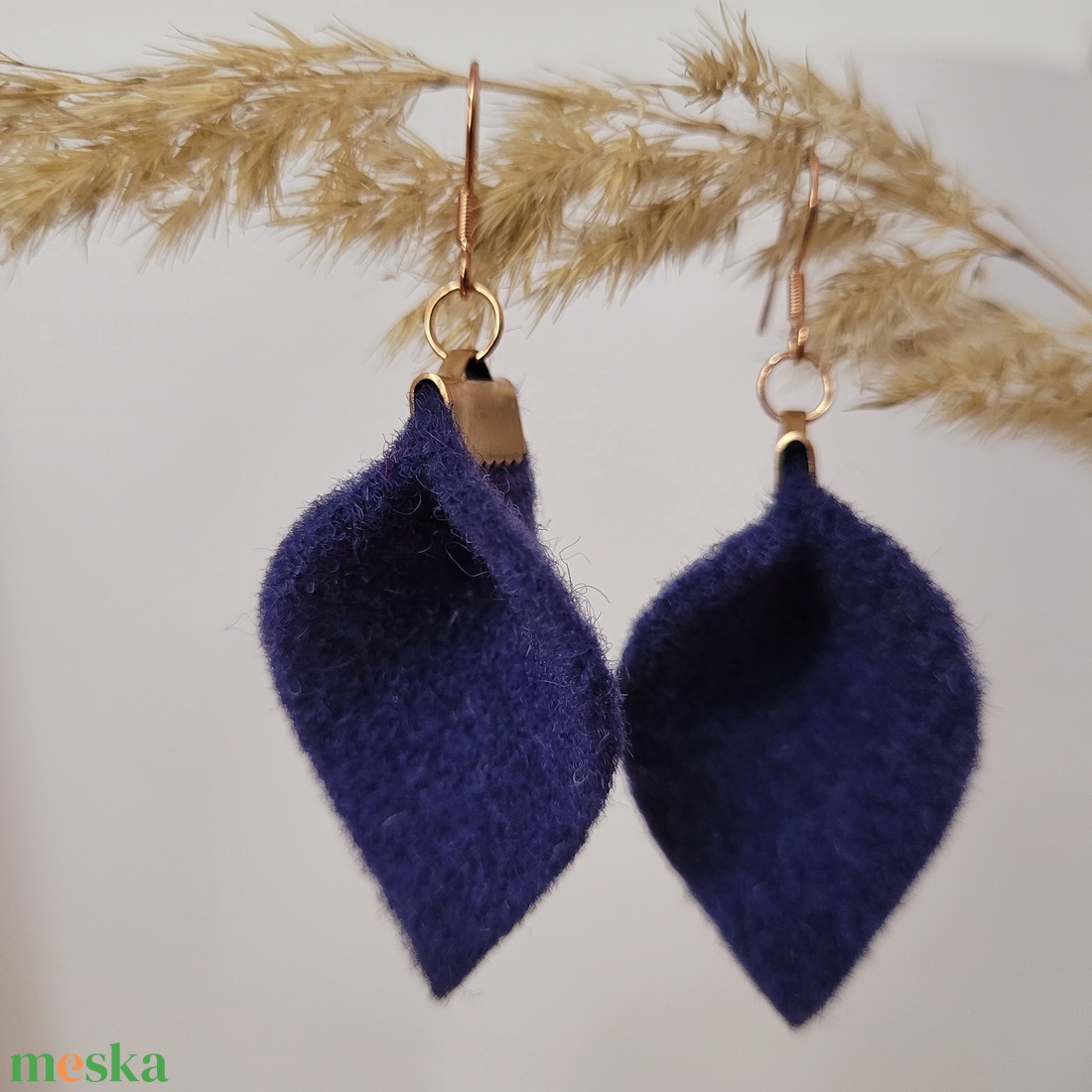 Tündérlevél aromafülbevaló- sötétkék -rozéarany - ékszer - fülbevaló - lógó fülbevaló - Meska.hu