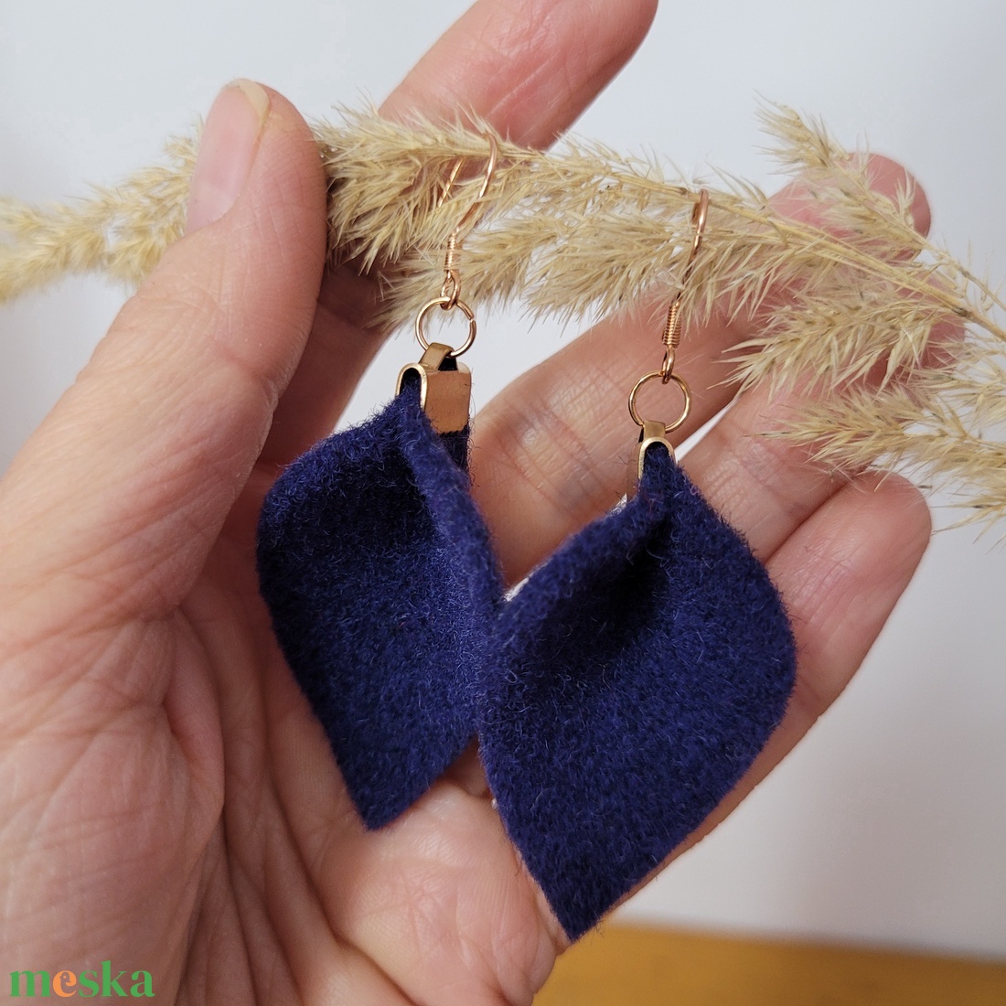 Tündérlevél aromafülbevaló- sötétkék -rozéarany - ékszer - fülbevaló - lógó fülbevaló - Meska.hu