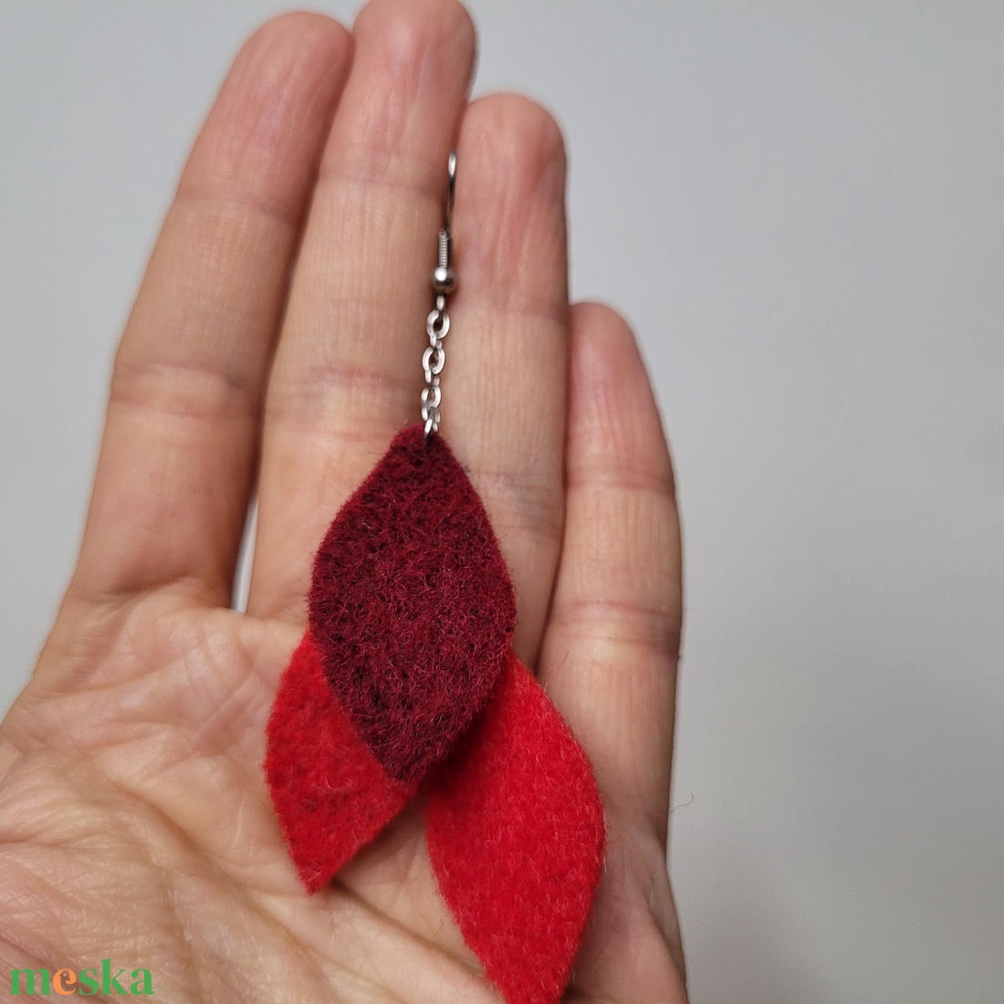 Lebegő levelek aromafülbevaló - piros árnyalatok - ékszer - fülbevaló - lógó fülbevaló - Meska.hu