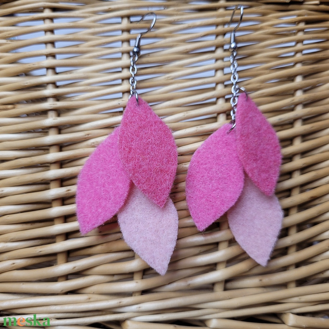 Lebegő levelek aromafülbevaló - rózsaszín árnyalatai - ékszer - fülbevaló - lógó fülbevaló - Meska.hu