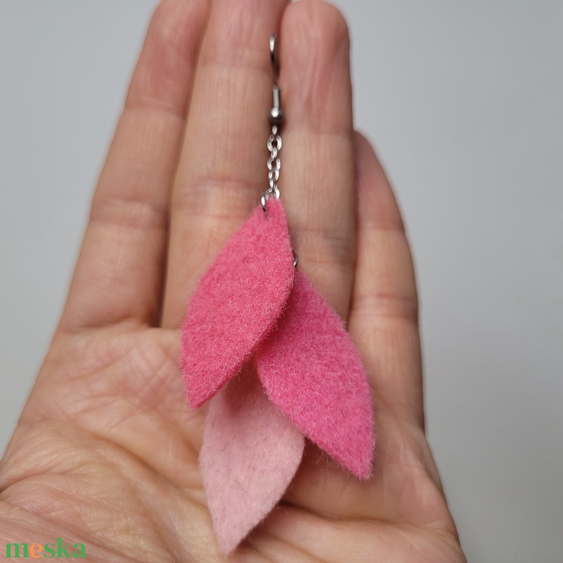 Lebegő levelek aromafülbevaló - rózsaszín árnyalatai - ékszer - fülbevaló - lógó fülbevaló - Meska.hu