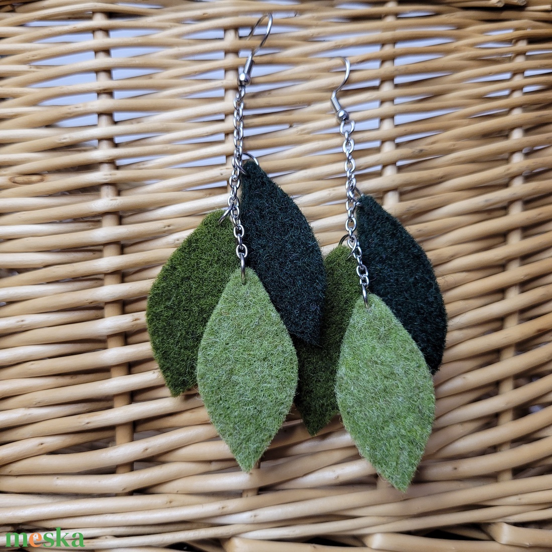 Lebegő levelek aromafülbevaló - zöld árnyalatai - ékszer - fülbevaló - lógó fülbevaló - Meska.hu