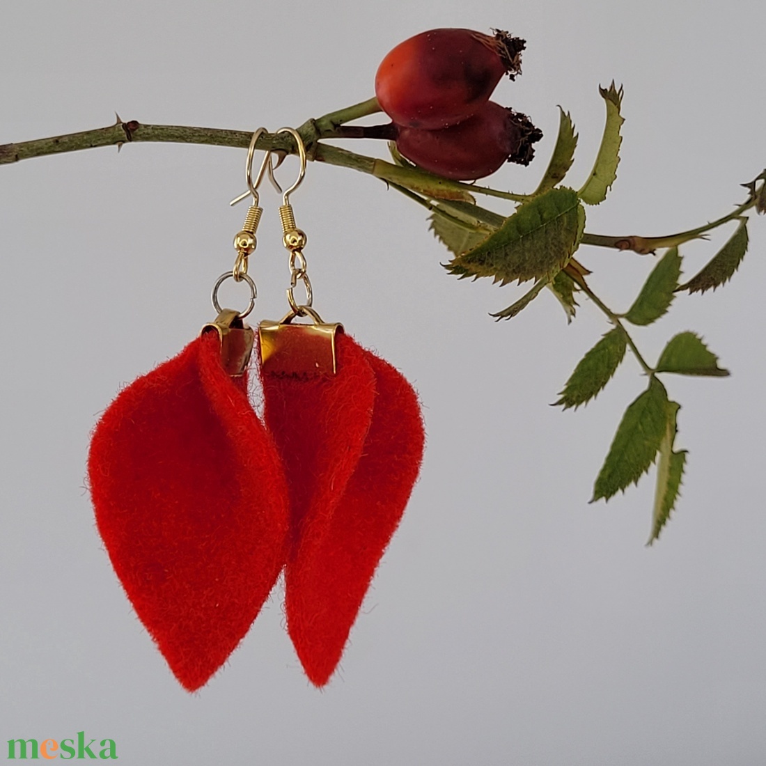 Tündérlevél aromafülbevaló- piros, arany - ékszer - fülbevaló - lógó fülbevaló - Meska.hu
