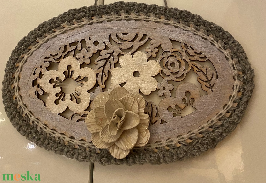 Virágos horgolt kopogtató, ajtódísz ,faldísz - otthon & életmód - dekoráció - ajtó- és ablak dekoráció - ajtódísz & kopogtató - Meska.hu