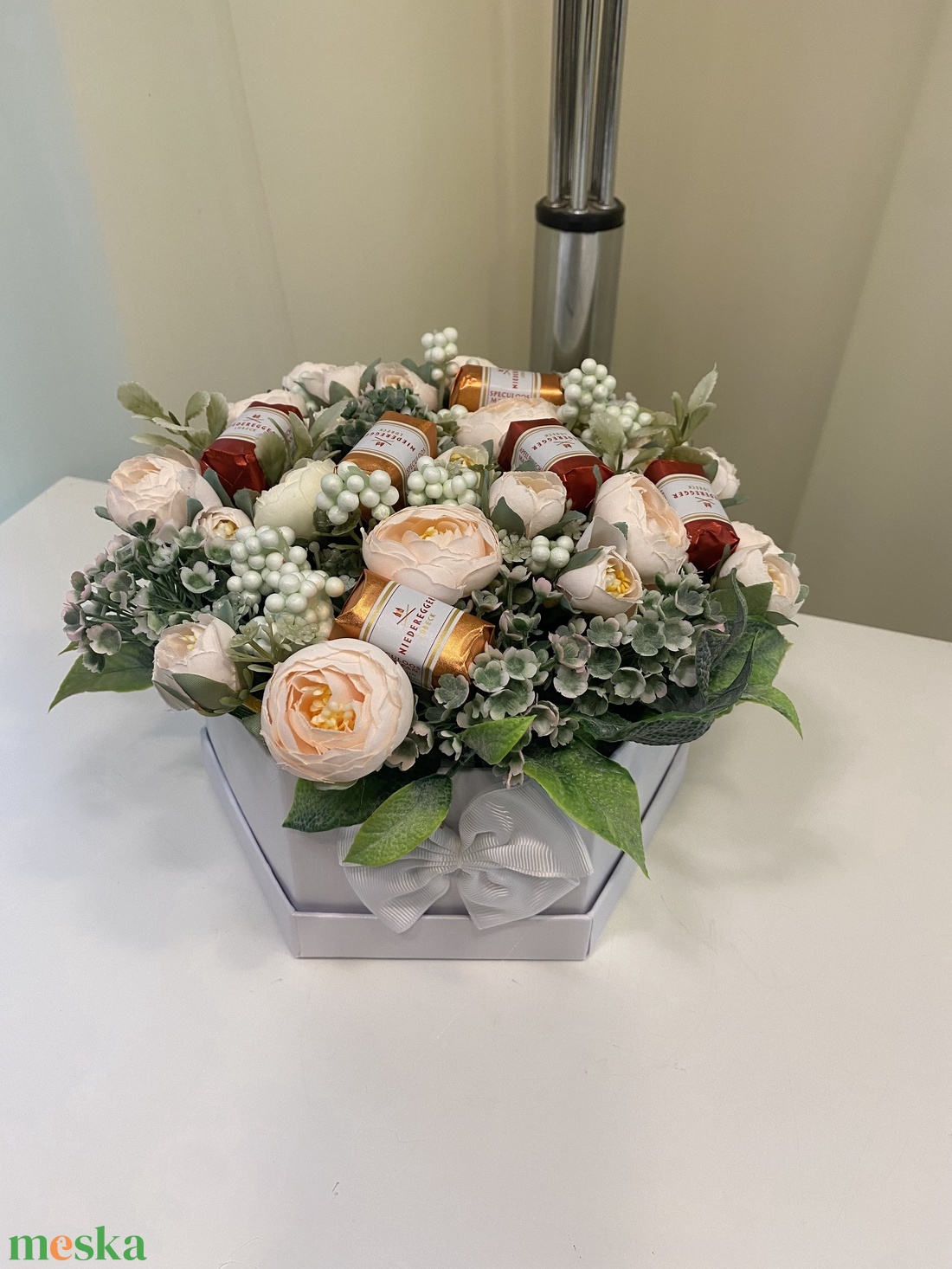 Csoki Marcipán és boglárka virágbox, virágcsokor asztaldísz, virágdoboz , virágbox - otthon & életmód - dekoráció - virágdísz és tartó - virágbox, virágdoboz - Meska.hu