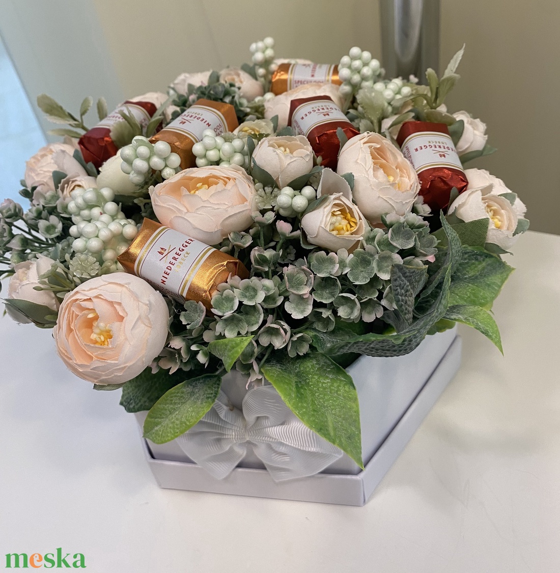 Csoki Marcipán és boglárka virágbox, virágcsokor asztaldísz, virágdoboz , virágbox - otthon & életmód - dekoráció - virágdísz és tartó - virágbox, virágdoboz - Meska.hu