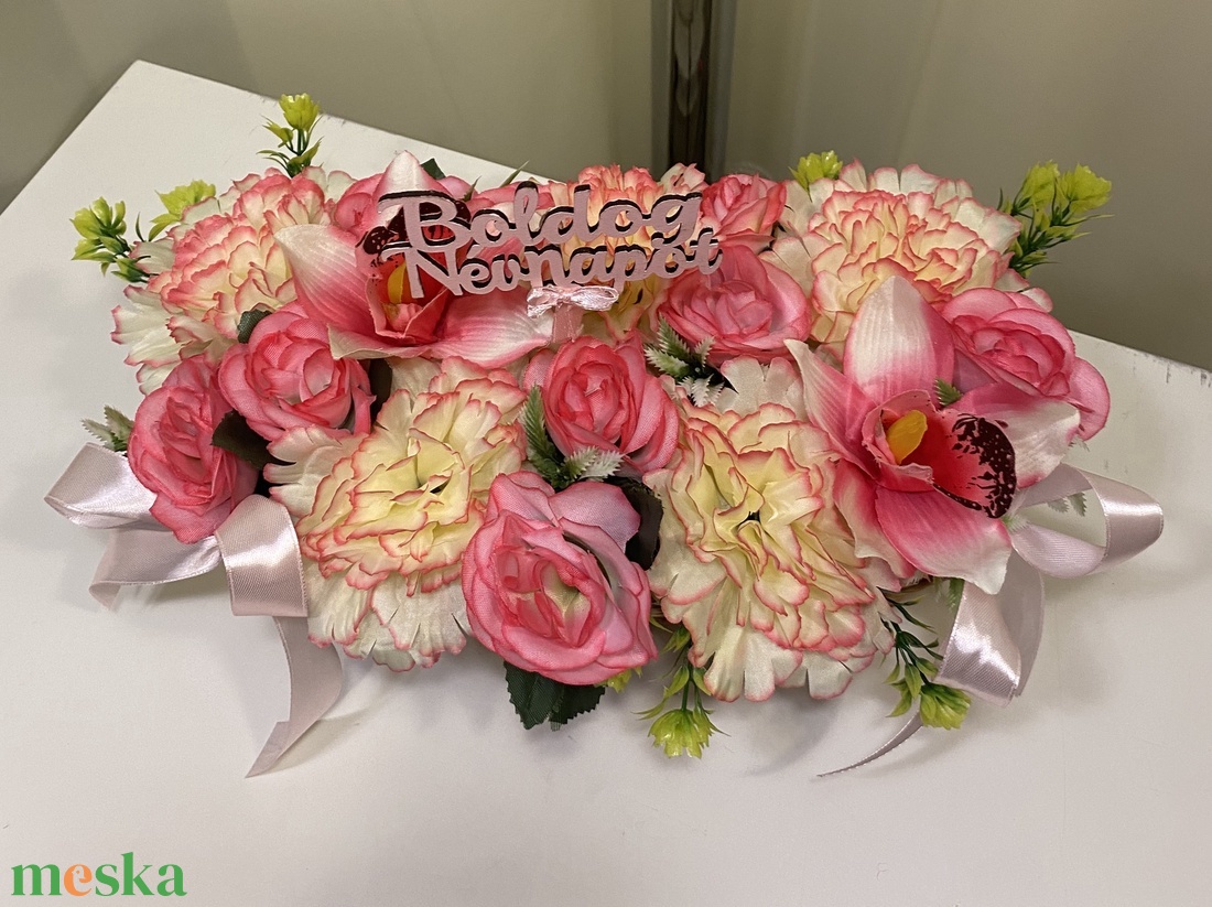 �Boldog névnapot kosárka , asztaldísz, virágbox, virágdoboz, viragcsokor - otthon & életmód - dekoráció - asztal és polc dekoráció - asztaldísz - Meska.hu