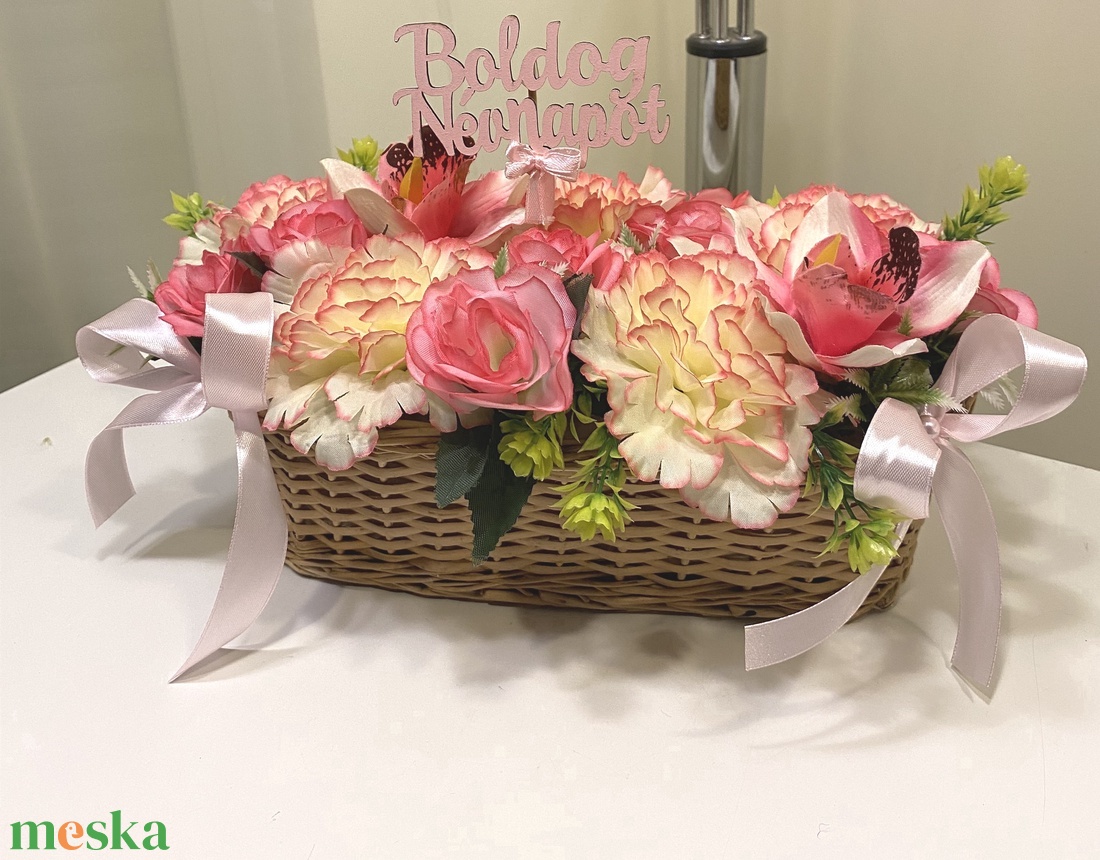 �Boldog névnapot kosárka , asztaldísz, virágbox, virágdoboz, viragcsokor - otthon & életmód - dekoráció - asztal és polc dekoráció - asztaldísz - Meska.hu