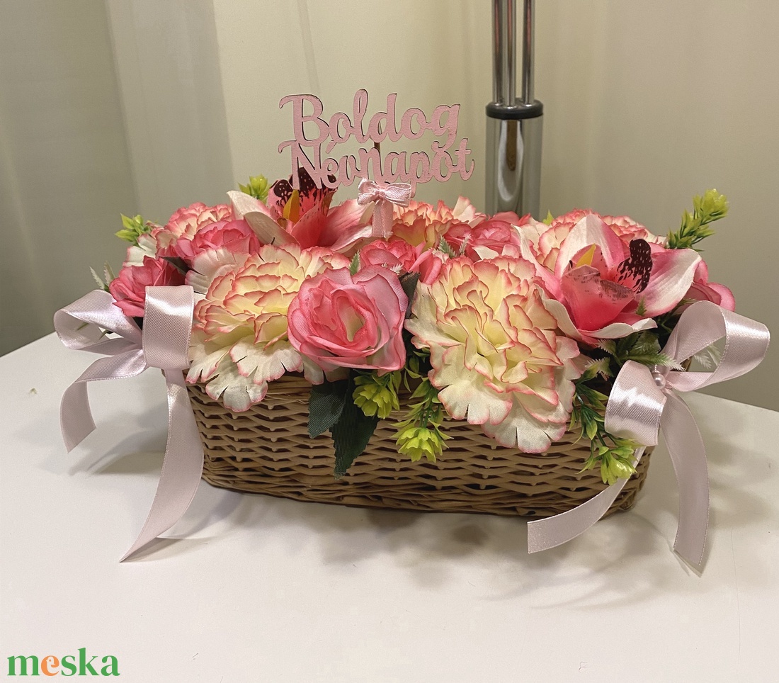 �Boldog névnapot kosárka , asztaldísz, virágbox, virágdoboz, viragcsokor - otthon & életmód - dekoráció - asztal és polc dekoráció - asztaldísz - Meska.hu