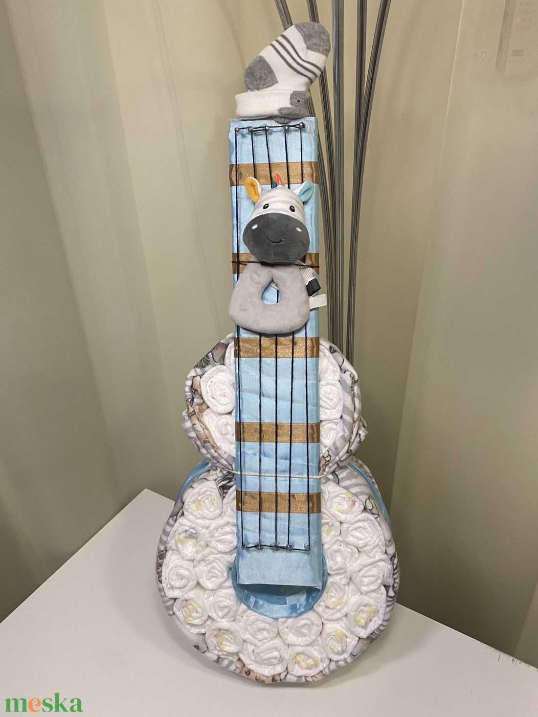 Gitár pelenkatorta, 4-8 kg pelenkatorony, babaváró csomag - játék & sport - babalátogató ajándékcsomag - Meska.hu