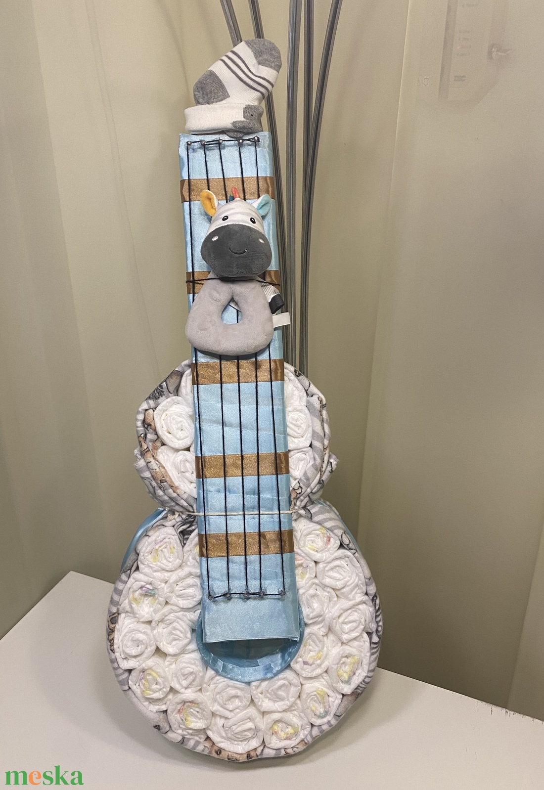 Gitár pelenkatorta, 4-8 kg pelenkatorony, babaváró csomag - játék & sport - babalátogató ajándékcsomag - Meska.hu