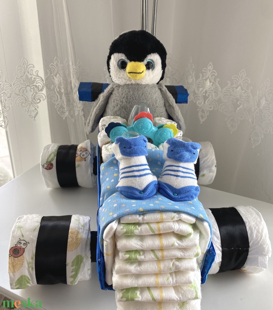 Pingvin autó pelenkatorta, 2-5 kg pelenkatorony, babaváró csomag - játék & sport - babalátogató ajándékcsomag - Meska.hu
