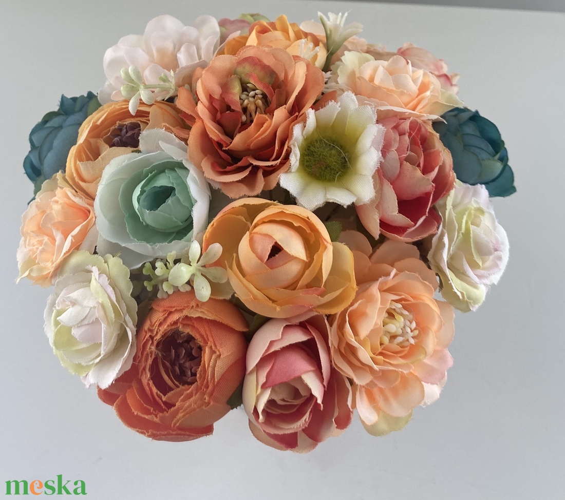 Vidám barack virágcsokor, virágbox , virágdoboz, asztaldísz - ékszer - fülbevaló - lógós kerek fülbevaló - Meska.hu