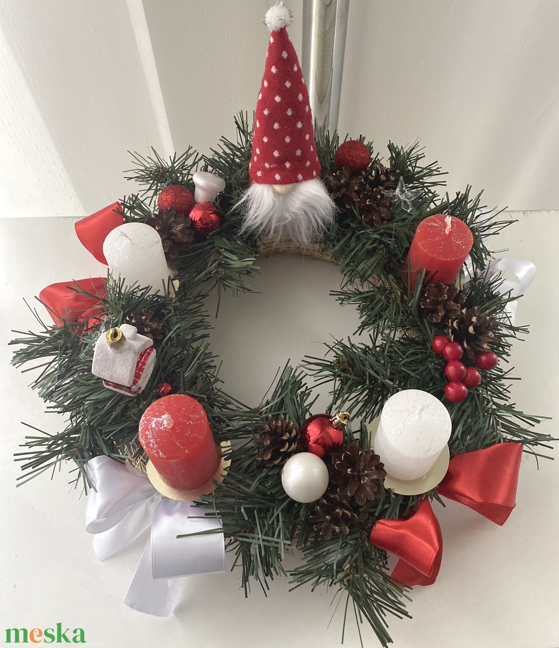 Karácsonyi manó klasszikus koszorú, asztaldísz - karácsony - adventi díszek - adventi koszorú - Meska.hu Karácsonyi manó klasszikus koszorú, asztaldísz - karácsony - adventi díszek - adventi koszorú - Meska.hu