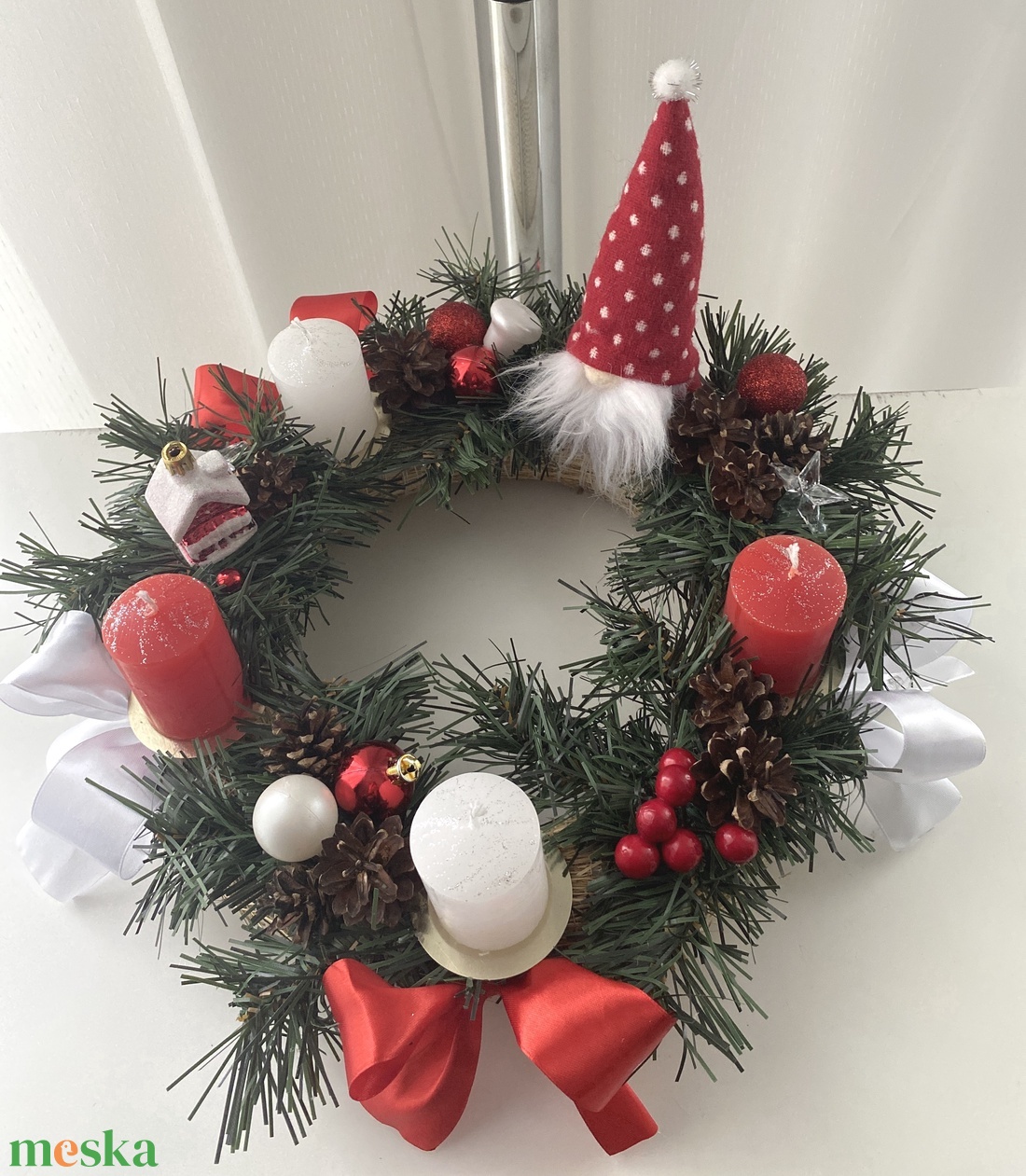 Karácsonyi manó klasszikus koszorú, asztaldísz - karácsony - adventi díszek - adventi koszorú - Meska.hu Karácsonyi manó klasszikus koszorú, asztaldísz - karácsony - adventi díszek - adventi koszorú - Meska.hu