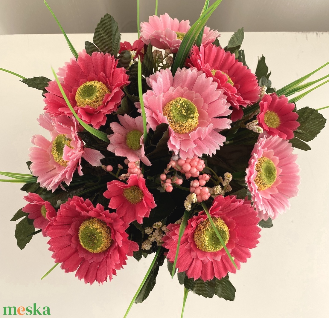 Gerbera csokor fém kaspóban - otthon & életmód - dekoráció - virágdísz és tartó - virágbox, virágdoboz - Meska.hu Gerbera csokor fém kaspóban - otthon & életmód - dekoráció - virágdísz és tartó - virágbox, virágdoboz - Meska.hu