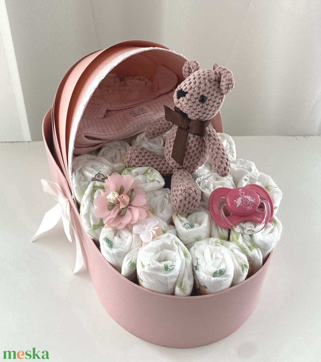 Mackó bölcső pelenkatorta 2-5 kg, pelenkatorony, babaváró csomag - baba - mama - babalátogató ajándékcsomag - Meska.hu