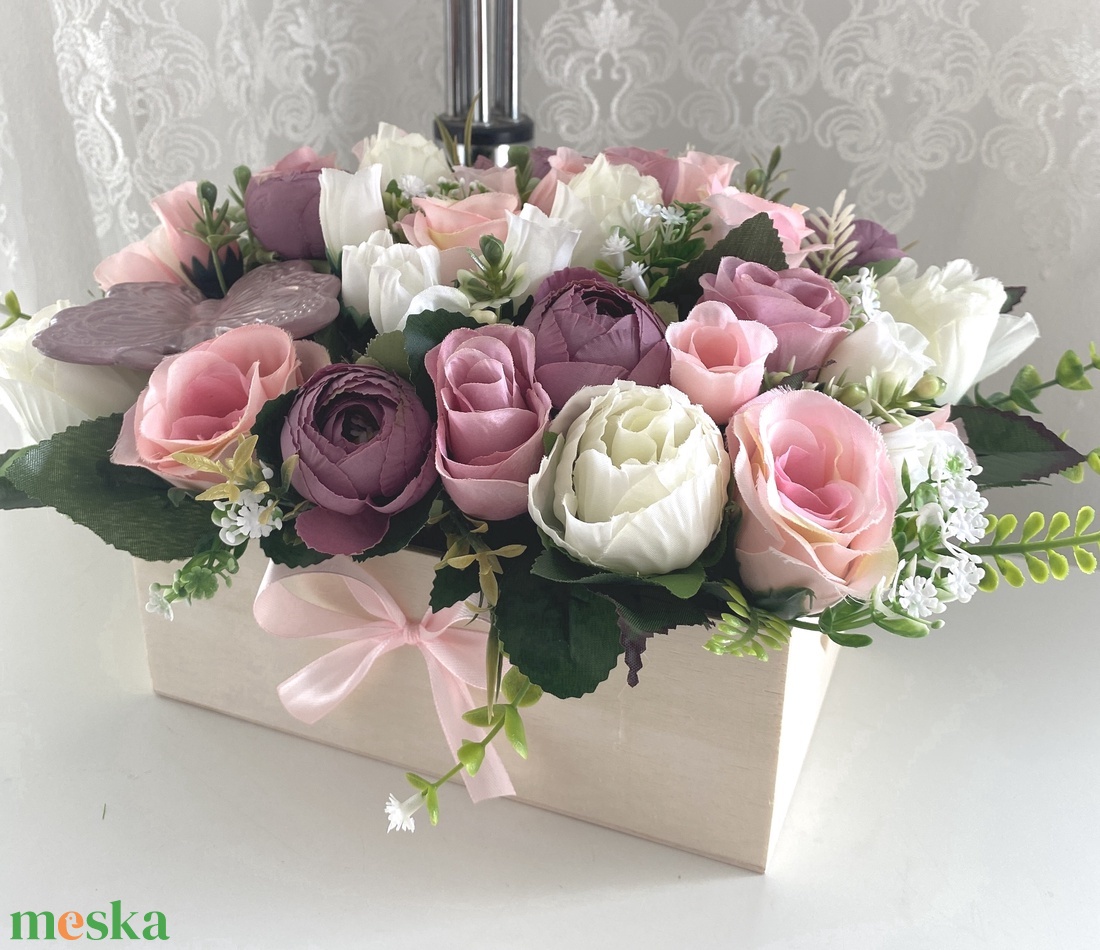 Mályva virágbox pillangóval ,virágcsokor  - otthon & lakás - dekoráció - virágdísz és tartó - virágbox, virágdoboz - Meska.hu