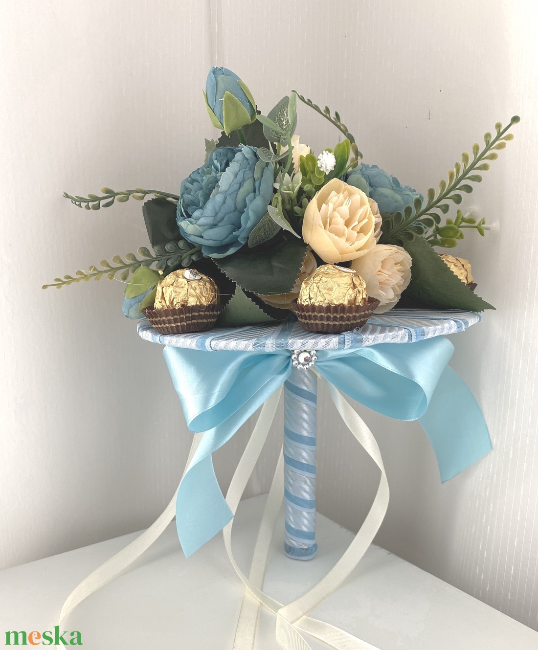 Kék Örökcsokor édességgel, virág csokor - otthon & életmód - dekoráció - Meska.hu