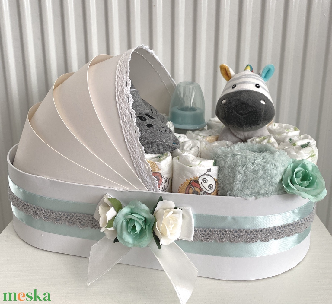 Kis zebra bölcső pelenkatorta, 2-5 kg pelenkatorony, babaváró csomag - baba - mama - babalátogató ajándékcsomag - Meska.hu